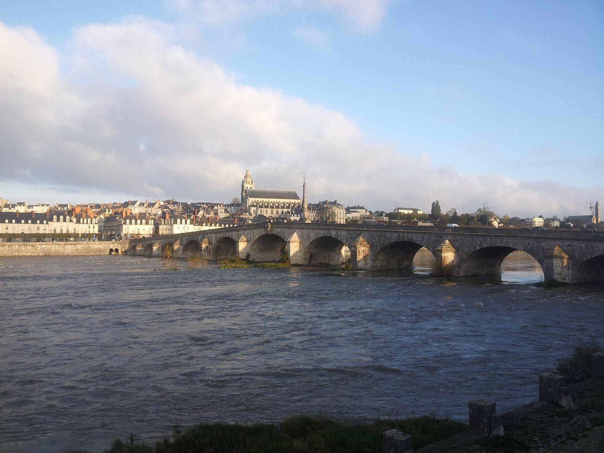 Le Pavillon Hotel Blois Eksteriør billede